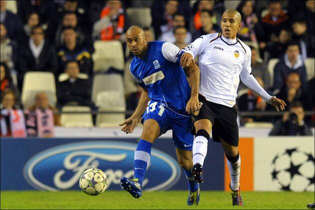 Anthony Vanden Borre of KRC Genk and Sofiane Feghouli of Valencia Football: Valencia CF - KRC Genk (RC) - Champions League - 23.11.2011 - xPhotoNewsx 