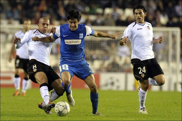 Sofiane Feghouli of Valencia, Elianiv Barda of KRC Genk and Tino Costa of Valencia Football: Valencia CF - KRC Genk (RC) - Champions League - 23.11.2011 - xPhotoNewsx 