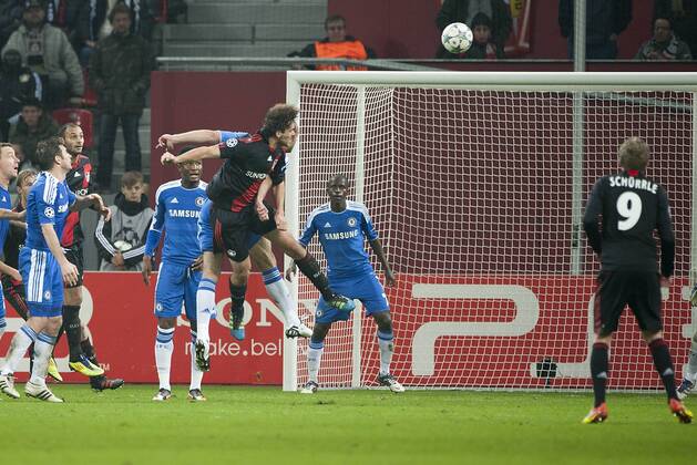 Manuel FRIEDRICH (LEV) köpft das Tor zum 2:1, Aktion, Fussball Champions League, Vorrunde 5. Spieltag, Bayer 04 Leverkusen (LEV) - FC Chelsea , am in Leverkusen Deutschland