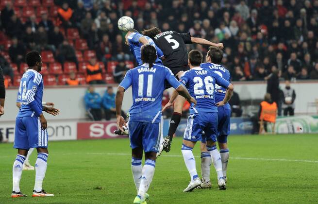 23-11-2011, Fussball, Saison 2011-2012, UEFA Champions League, Vorrunde, 5. Spieltag, BAYER 04 LEVERKUSEN - FC CHELSEA Manuel Friedrich (Bayer 04 Leverkusen) erzielt mit diesem Kopfball das 2-1 Siegtor