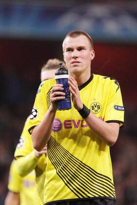 Kevin GROSSKREUTZ (BVB - Borussia Dortmund 19) bedankt sich bei den Fans Champions League, Herren, Männer, Saison 2011-2012, Spiel 5, Gruppenphase, 23.11.2011, Arsenal London - Borussia Dortmund