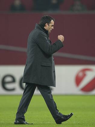 Schlussjubel Trainer Robin DUTT (LEV), ballt die Faust, Fussball Champions League, Vorrunde 5. Spieltag, Bayer 04 Leverkusen (LEV) - FC Chelsea , am in Leverkusen Deutschland