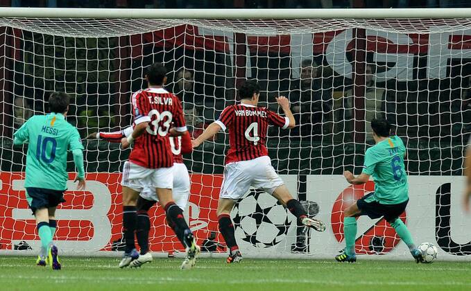 Eigentor von Mark VAN BOMMEL (Milan) zum 0:1 - Milano, 23 11 2011 - Champions League 2011 2012 - AC Milan vs FC Barcelona - allexsabba o0 Tor