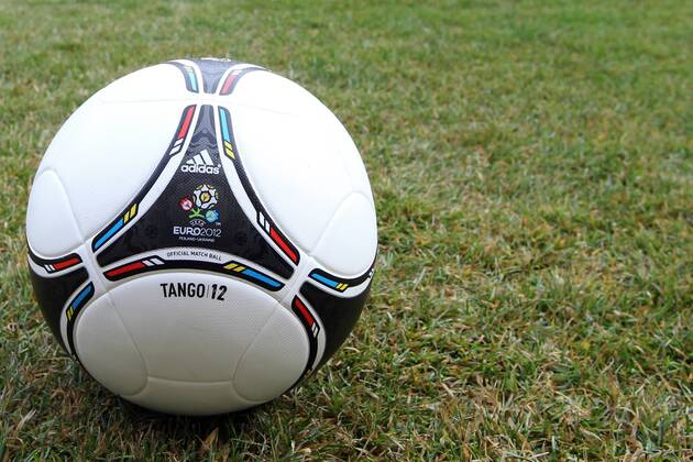 Präsentation des offiziellen EM Spielballs Adidas Tango 12 in Kiew EURO 2012 Polen Ukraine TANGO 12 20111202CSLG0115
