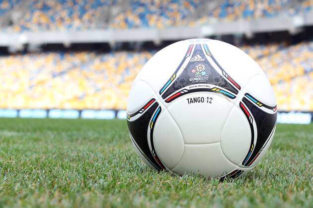 Präsentation des offiziellen EM Spielballs Adidas Tango 12 in Kiew EURO 2012 Polen Ukraine TANGO 12 20111202CSLG0125