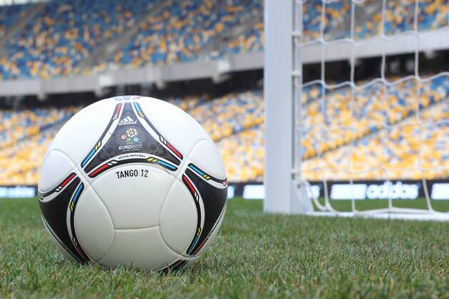 Präsentation des offiziellen EM Spielballs Adidas Tango 12 in Kiew EURO 2012 Polen Ukraine TANGO 12 20111202CSLG0126