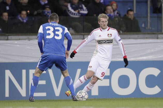 06.12.2011 Fussball Champions League Vorrunde 6. Spieltag - KRC Genk vs Bayer Leverkusen Fussball Herren Champions League Spieltag 6 Vorrunde Gruppe E Saison 2011 - 2012 Andre SCHUERRLE (Bayer 04 Leverkusen - 9) - Daniel PUDIL (KRC Genk 33)