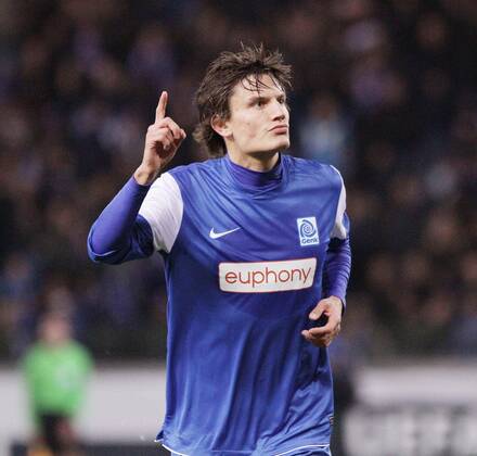 Jubel, Freude Jelle VOSSEN (KRC Genk 9) nach 1-0 Champions League, Herren, Maenner, Saison 2011-2012, Vorrunde, Gruppe E, Spiel 6, 06.11.2011, KRC Genk - Bayer Leverkusen,