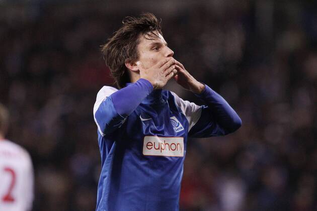 Jubel, Freude Jelle VOSSEN (KRC Genk 9) nach 1-0 Champions League, Herren, Maenner, Saison 2011-2012, Vorrunde, Gruppe E, Spiel 6, 06.11.2011, KRC Genk - Bayer Leverkusen,