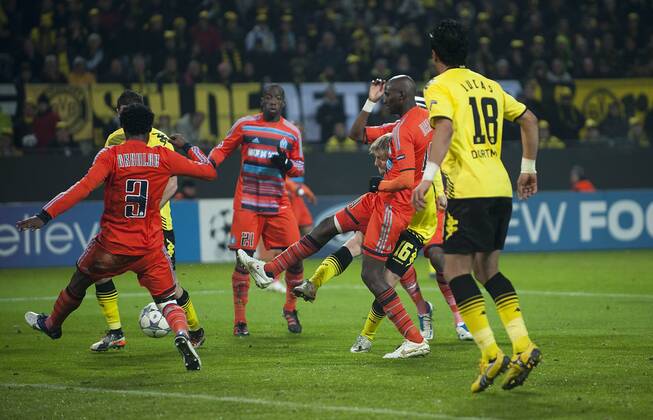 Jakub KUBA BLASZCZYKOWSKI (DO mitte ) schiesst das Tor zum 1:0, Aktion, Fussball Champions League, Vorrunde 6. Spieltag, Borussia Dortmund (DO) - Olympique Marseille (OM) , am 06.12.2011 in Dortmund Deutschland