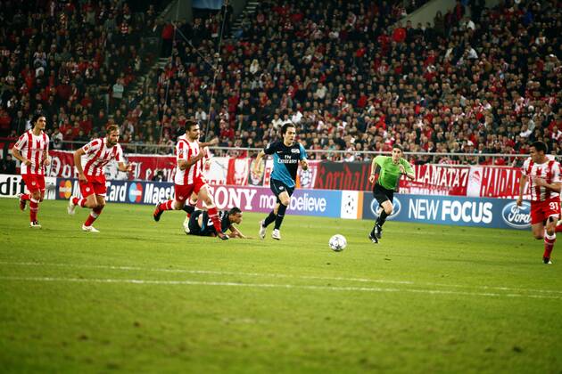 Yossi Benayoun attacking. Olympiacos Piräus vs Arsenal, Champions League 2011-2012, Karaiskaki Stadium, Athens Greece, 6.12.2011.