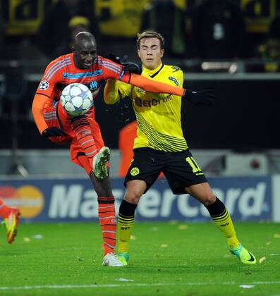 FUSSBALL CHAMPIONS LEAGUE SAISON 2011 2012 Borussia Dortmund - Olympique Marseille 06.12.2011 Alou DIARRA (li, Marseille) gegen Mario GOETZE (re, Dortmund) 