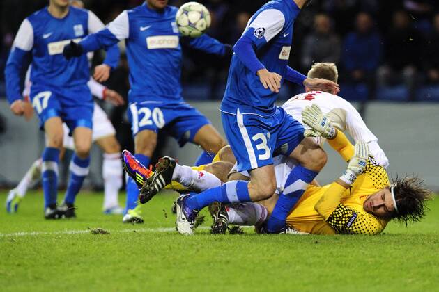 Jeroen Simaeys of KRC Genk,Jose Nadson of KRC Genk,Daniel Pudil of KRC Genk,Lars Bender of Bayer Leverkusen,goalkeeper Laszlo Koteles KRC Genk KRC Genk v Bayer Leverkusen UEFA Champions League 2011 2012 xVIxJackxJacobsxIVx 479284