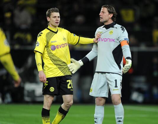 06-12-2011, Fussball, Saison 2011-2012, UEFA Champions League, Vorrunde, 6. Spieltag, Borussia Dortmund - Olympique Marseille 2-3 Lukasz Piszczek (Borussia Dortmund), li., versucht Torhüter Roman Weidenfeller (Borussia Dortmund) zu beruhigen