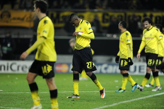 06-12-2011, Fussball, Saison 2011-2012, UEFA Champions League, Vorrunde, 6. Spieltag, Borussia Dortmund - Olympique Marseille 2-3 Felipe Santana (Borussia Dortmund), mitte, und seine Mitspieler sind Fassungslos