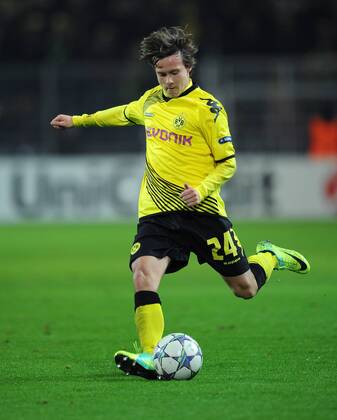 FUSSBALL CHAMPIONS LEAGUE SAISON 2011 2012 Borussia Dortmund - Olympique Marseille 06.12.2011 Chris Loewe (Borussia Dortmund) Einzelaktion am Ball