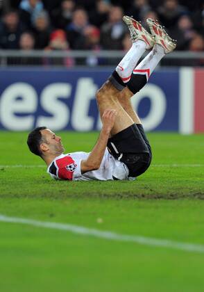 FUSSBALL CHAMPIONS LEAGUE SAISON 2011 2012 23.11.2011 FC Basel - Manchester United Ryan Giggs (Manchester United FC) enttäuscht am Boden 