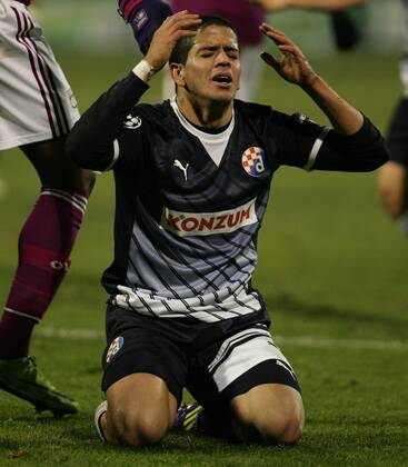Zagreb, 07.12.2011. Champion league, Group D, Maksimir stadium, GNK Dinamo (dark blue) - Olimpique Lyonnais (magenta) 1:7. Luis Ibanez (3)