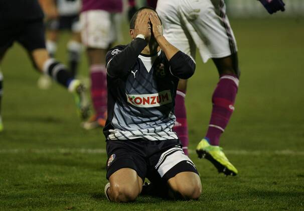 Zagreb, 07.12.2011. Champion league, Group D, Maksimir stadium, GNK Dinamo (dark blue) - Olimpique Lyonnais (magenta) 1:7. Luis Ibanez (3)