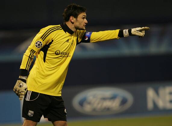 Zagreb, 07.12.2011. Champion league, Group D, Maksimir stadium, GNK Dinamo (dark blue) - Olimpique Lyonnais (magenta) 1:7. Hugo LLoris