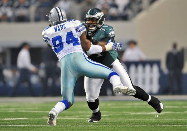 Dec 24th, 2011 .Philadelphia Eagles tackle Jason Peters (71) battles against Dallas Cowboys outside linebacker DeMarcus Ware (94) during the game between the Philadelphia Eagles and the Dallas Cowboys at Cowboy Stadium in Arlington, TX.. .Manny Flores CSM NFL American Football Herren USA 2011: Eagles vs Cowboys DEC 24 - ZUMAcf3