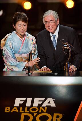 (L-R) Homare Sawa (Japan), Junji Ogura, JANUARY 9, 2012 - Football Soccer : JFA president Junji Ogura speaks with FIFA Women s World Player of the Year winner Homare Sawa (Japan) of Japan after receiving the FIFA Fair Play Award during the FIFA Ballon d Or Gala 2011 at the Kongresshaus in Zurich, Switzerland.  ( uzdb004549)