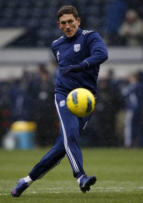 Football - Premier League- West Bromwich Albion vs. Swansea City - West Brom s new signing Keith Andrews warms up at The Hawthorns.