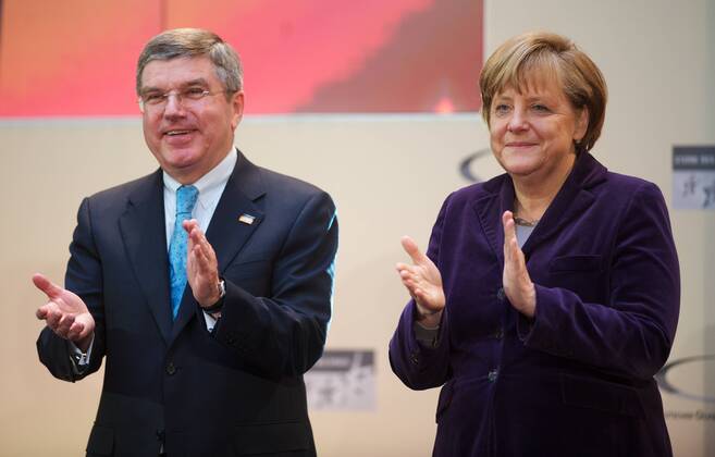 Preisverleihung Großer Stern des Sports in Gold 2011 am 07.02.2012 in Berlin Angela Merkel (Bundeskanzlerin) Thomas Bach (Präsident DOSB)