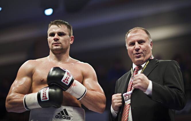 Sieger Denis Boytsov (RUS), Promoter Waldemar Kluch (UBP) 28. Januar 2012 Universum Box Promotion (UBP) Boxen im Elysee Grand Hotel Hamburg Â