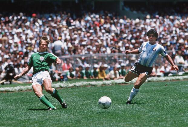 Fussball WM Weltmeisterschaft 1986 Deutschland ( BRD ) - Argentinien ( ARG ) von links : Lothar Matthäus Deutschland , Diego Maradona Argentinien