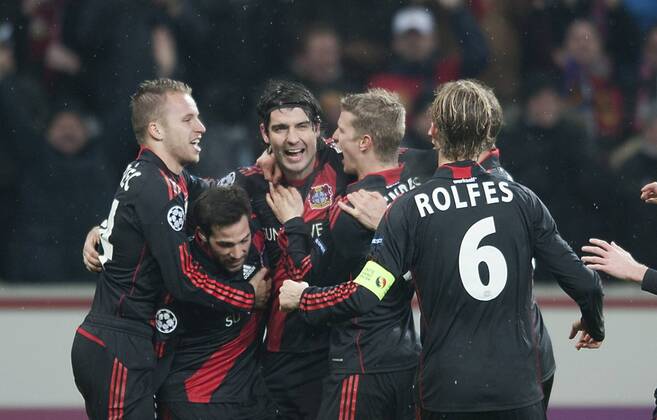 Jubel Lev nach dem Tor zum 1:1, v.l. Torschütze Michal KADLEC, Gonzalo CASTRO, Vedran CORLUKA, Lars BENDER, Fussball Champions League, Achtelfinale Hinspiel, Bayer 04 Leverkusen (LEV) - FC Barcelona (Barca), am 14.02.2012 in Leverkusen Deutschland