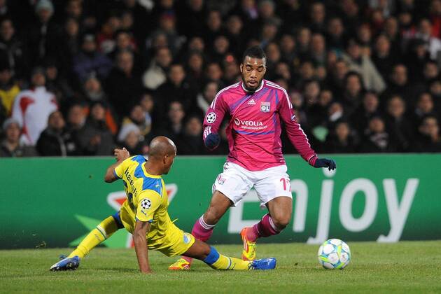 Alexandre Lacazette (Lyon) William Boaventura (Nicosie) Football : Lyon APOEL Nicosie - Champions League - 14.02.2012 N.LeGouic FEP Panoramic 