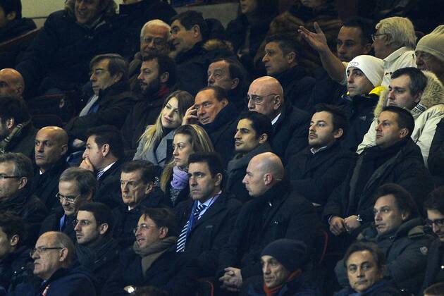 AC Mailand - Arsenal FC London: Barbara Berlusconi, Freundin von Alexandre Pato, mit Vater Silvio Berlusconi und Adriano Galliani 