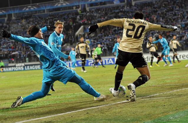 ST PETERSBURG, Zenit s Viktor Faizulin (blue), SL Benfica s Osvaldo Nicolas Fabian Gaitan, Zenit St Petersburg - SL Benfica Lissabon  RE0F7E3A