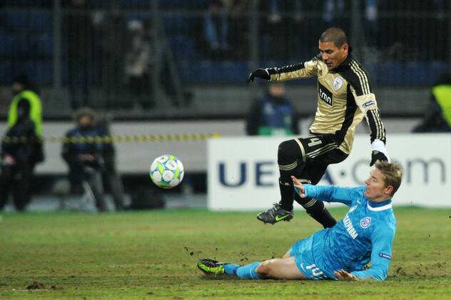 ST PETERSBURG, Zenit s Tomas Hubocan (blue), SL Benfica s Victorio Maximiliano Maxi Pereira Paez, Zenit St Petersburg - SL Benfica Lissabon  RE0F7E48