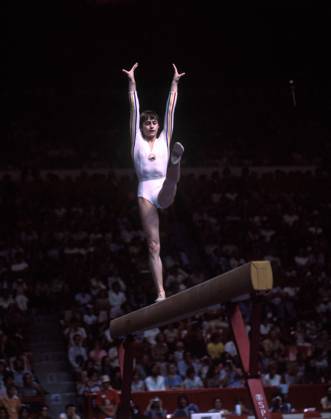 Nadia Comaneci (Rumänien) - Balken