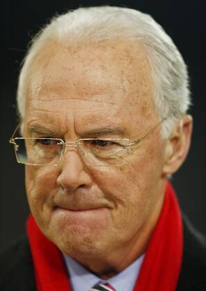 Franz BECKENBAUER (EX-FCB Praesident, Ehrenspielführer FCB), Portrait, Porträt, Emotionen, enttäuscht, Enttäuschung, Frust, frustriert, Trauer ,traurig, verzweifelt, Verzweiflung FC BASEL - FC BAYERN MUENCHEN ( 1 - 0 ) Fussball UEFA Champions League, Achtelfinale, Hinspiel, Basel, St.-Jakob-Park, am 22.02.2012, FCB München CL Saison 2011 2012