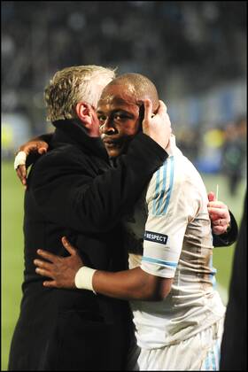Joie de Didier deschamps dans les bras de Andre Ayew (OM) en fin de match Foot: OM Inter de Milan - 22.02.2012 - Champions League JBAutissier PanoramiC 