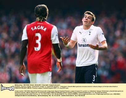 Football - Premier League - Arsenal FC London vs. Tottenham Hotspur - Tottenham s Gareth Bale gestures towards Arsenal s Bacary Sagna at the Emirates Stadium