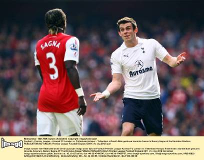 Football - Premier League - Arsenal FC London vs. Tottenham Hotspur - Tottenham s Gareth Bale gestures towards Arsenal s Bacary Sagna at the Emirates Stadium