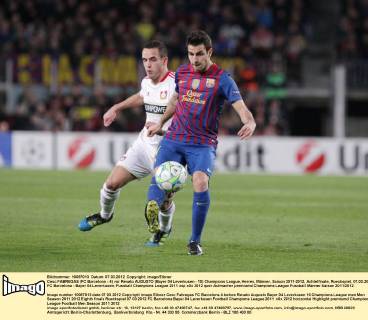 Cesc FABREGAS (FC Barcelona - 4) vor Renato AUGUSTO (Bayer 04 Leverkusen - 10) Champions League, Herren, Männer, Saison 2011-2012, Achtelfinale, Rueckspiel, 07.03.2012, FC Barcelona - Bayer 04 Leverkusen