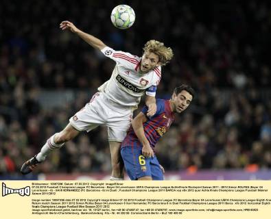 07.03.2012 Fussball Champions League FC Barcelona - Bayer 04 Leverkusen UEFA Champions League Achtelfinale Rückspiel Saison 2011 - 2012 Simon ROLFES (Bayer 04 Leverkusen - 6) - XAVI HERNANDEZ (FC Barcelona - 6) im Duell