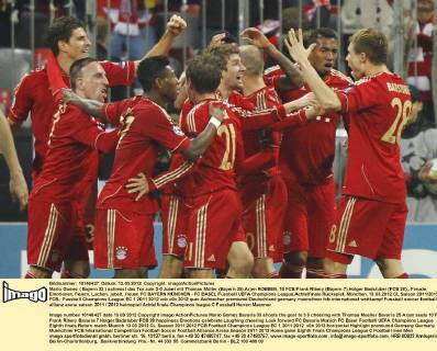 Mario Gomez ( Bayern 33 ) schiesst das Tor zum 3-0 Jubel mit Thomas Müller (Bayern 25),Arjen ROBBEN, 10 FCB,Frank Ribery (Bayern 7),Holger Badstuber (FCB 28),, Freude, Emotionen, Feiern, Lachen, jubelt, freuen FC BAYERN MÜNCHEN - FC BASEL Fussball UEFA Champions League,Achtelfinale Rückspiel, München, 13.03.2012 CL Saison 2011 2012, FCB,