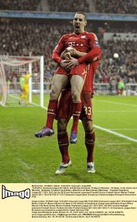 13.03.2012, Championsleague 2011 2012, Achtelfinale Rückspiel, FC Bayern München - FC Basel, in der Allianz-Arena München. Seltsamer Torjubel Franck Ribery (München) mit Mario Gomez (München).