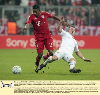 13.03.2012, München, Allianz-Arena, Fußball Champions League Saison 2011 - 2012 Achtelfinale Rückspiel FC Bayern München vs. FC Basel: v.l. David Alaba (Bayern), Xherdan Shaqiri (Basel)