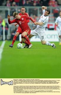 FUSSBALL CHAMPIONS LEAGUE SAISON 2011 2012 Achtelfinale RÜCKSPIEL 13.03.2012 FC Bayern München - FC Basel Toni Kroos (li, FC Bayern München) gegen Alexander Frei (FC Basel) 