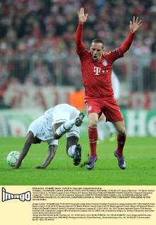 FUSSBALL CHAMPIONS LEAGUE SAISON 2011 2012 ACHTELFINALE RÜCKSPIEL 13.03.2012 FC Bayern München - FC Basel Adilson Varela Cabral (li, FC Basel) gegen Franck Ribery (FC Bayern München) 