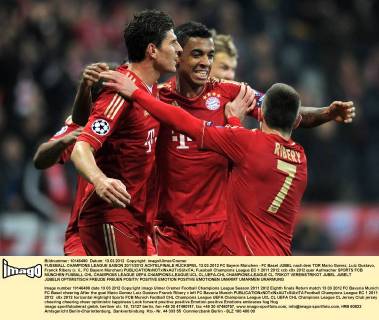 FUSSBALL CHAMPIONS LEAGUE SAISON 2011 2012 ACHTELFINALE RÜCKSPIEL 13.03.2012 FC Bayern München - FC Basel JUBEL nach dem TOR Mario Gomez, Luiz Gustavo, Franck Ribery (v. li., FC Bayern München) 