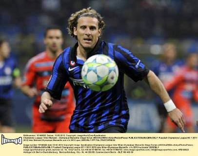 Champions League Inter Mailand - Olympique Marseille: Diego forlan xHOCHxZWEIx xItalyxPhotoxPressx 