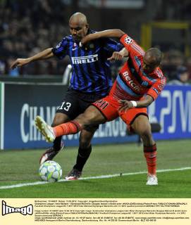 Champions League Inter Mailand - Olympique Marseille: Douglas maicon e Andre ayew xHOCHxZWEIx xItalyxPhotoxPressx 